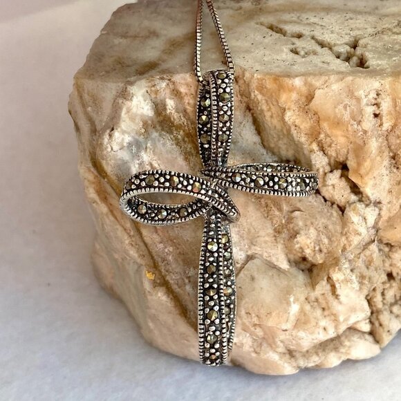 Sterling Silver 925 1.5" Dimensional Marcasite Cross Pendant Necklace 18" Chain - Picture 2 of 16
